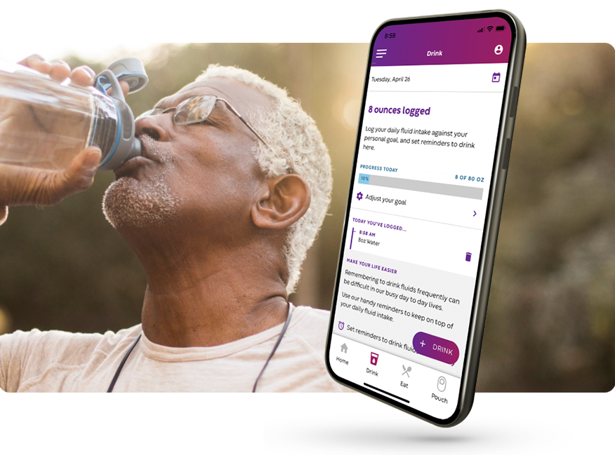 Un hombre bebiendo de una botella